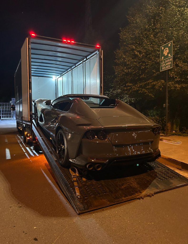 Ostim oto çekici Aslım Oto Kurtarma ekibi araç taşıma sırasında