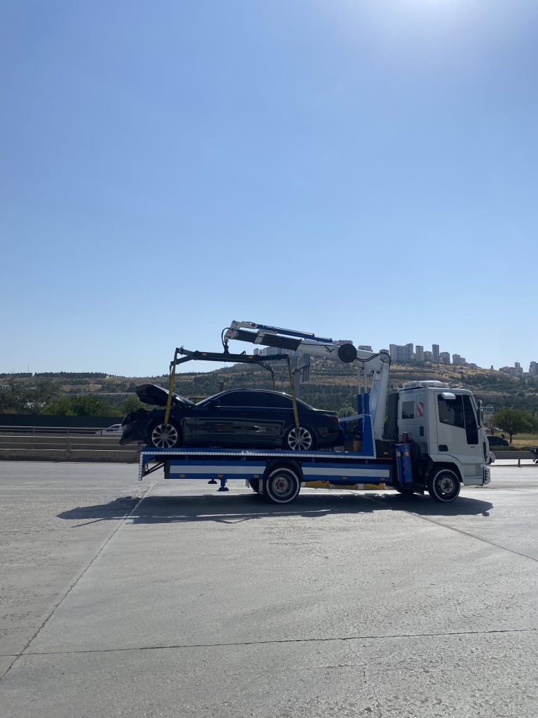 İncek ahtapot çekici Aslım Oto Kurtarma ekibi araç taşıma sırasında