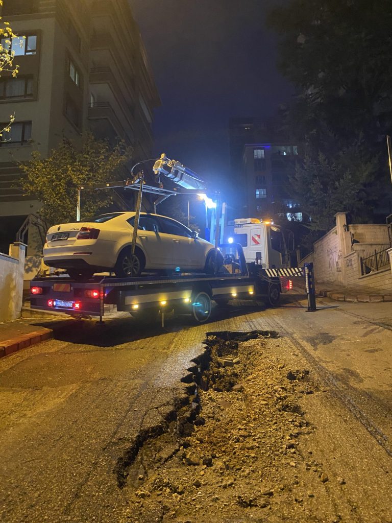 Kalecik ahtapot çekici hizmeti – Aslım Oto Kurtarma ekibi dağlık bölgede araç kurtarma işlemi sırasında