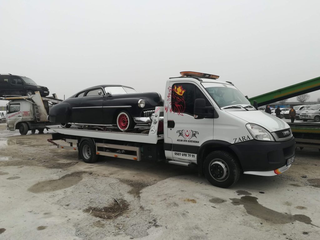 Çamlıdere oto çekici hizmeti – Aslım Oto Kurtarma ekibi araç taşıma sırasında