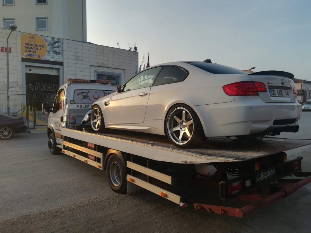 Etimesgut oto kurtarma hizmeti – Aslım Oto Kurtarma ekibi arıza sonrası araç çekimi sırasında