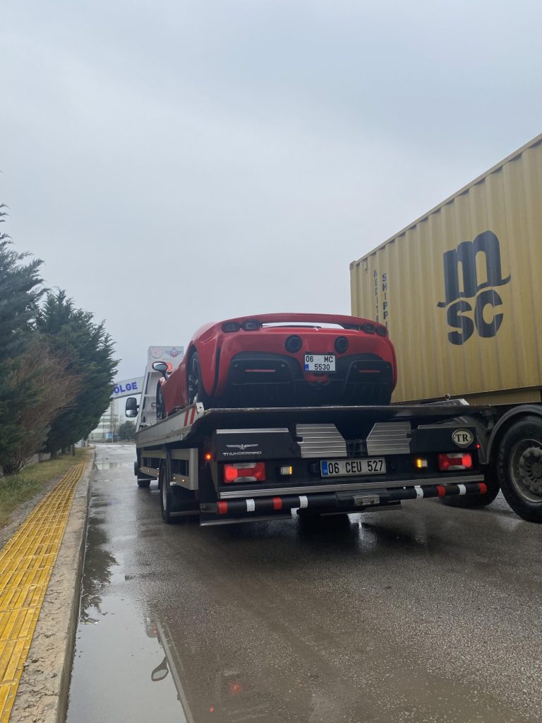 Gölbaşı oto kurtarma hizmeti – Aslım Oto Kurtarma ekibi Mogan Gölü çevresinde araç taşıma işlemi sırasında