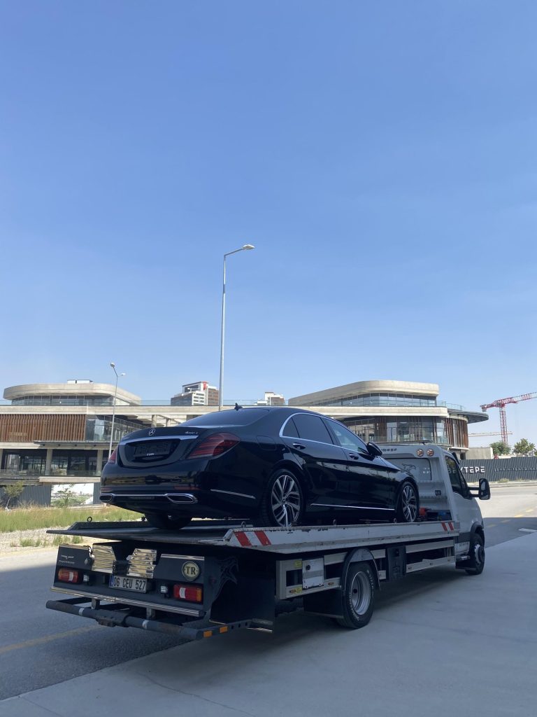 Elmadağ oto çekici hizmeti – Aslım Oto Kurtarma ekibi rampada araç çekimi sırasında