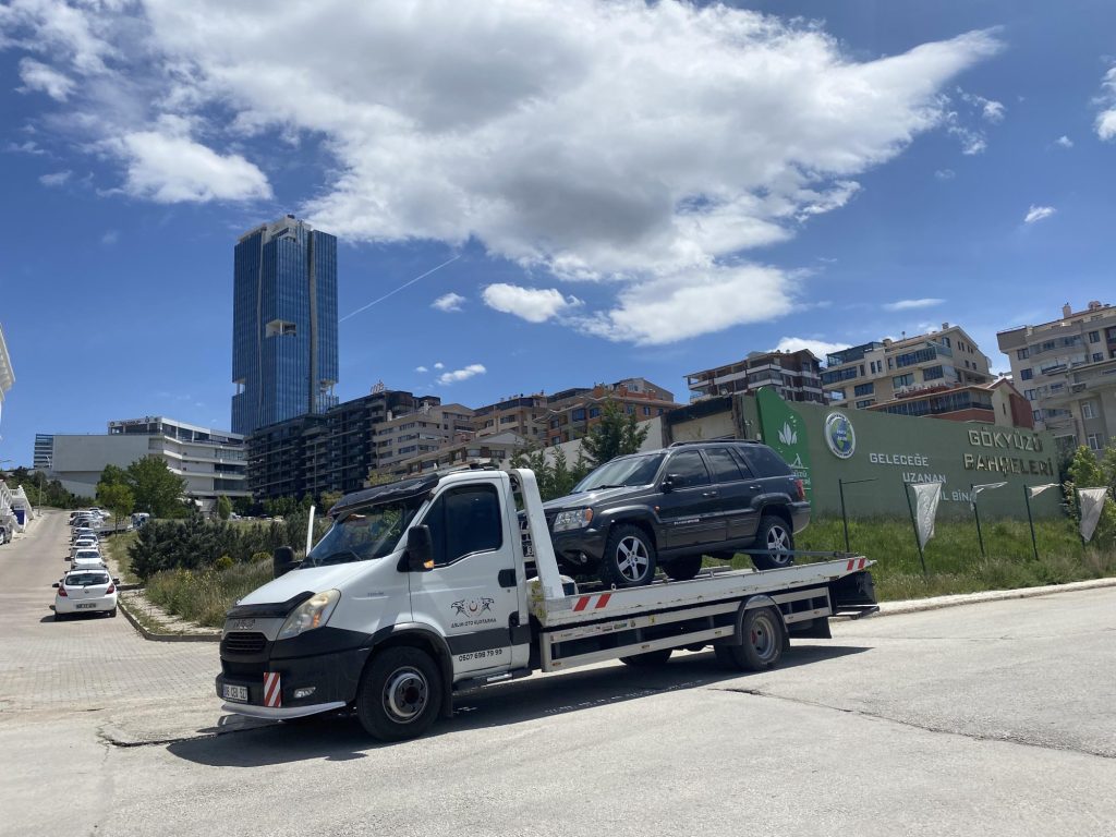 nallıhan oto çekici aslım oto kurtarma ekibi araç taşıma sırasında