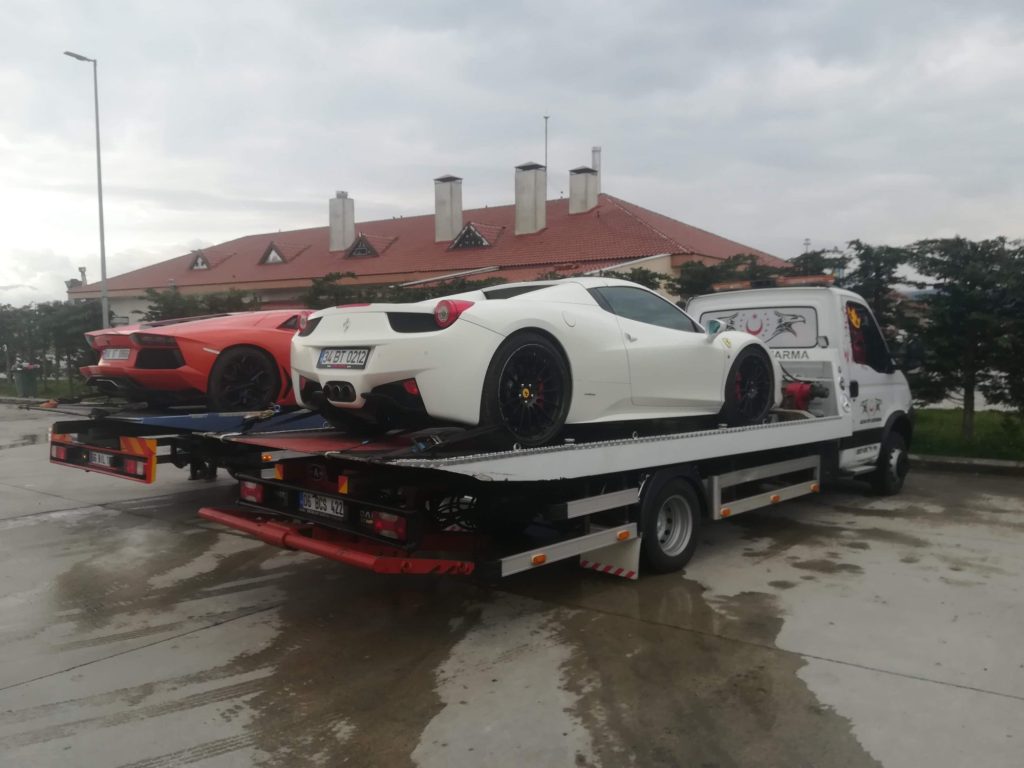 Yolda kalan araç kurtarma ekibi Ankara